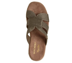Martha Stewart:Iris - Unstoppable | Skechers