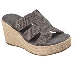 Martha Stewart:Iris - Unstoppable | Skechers