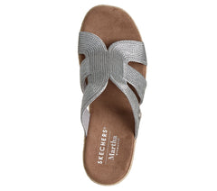 Martha Stewart:Iris - Unstoppable | Skechers