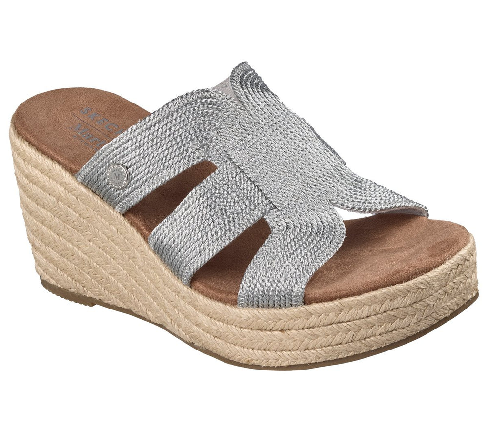 Martha Stewart:Iris - Unstoppable | Skechers