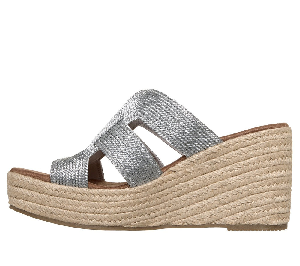 Martha Stewart:Iris - Unstoppable | Skechers