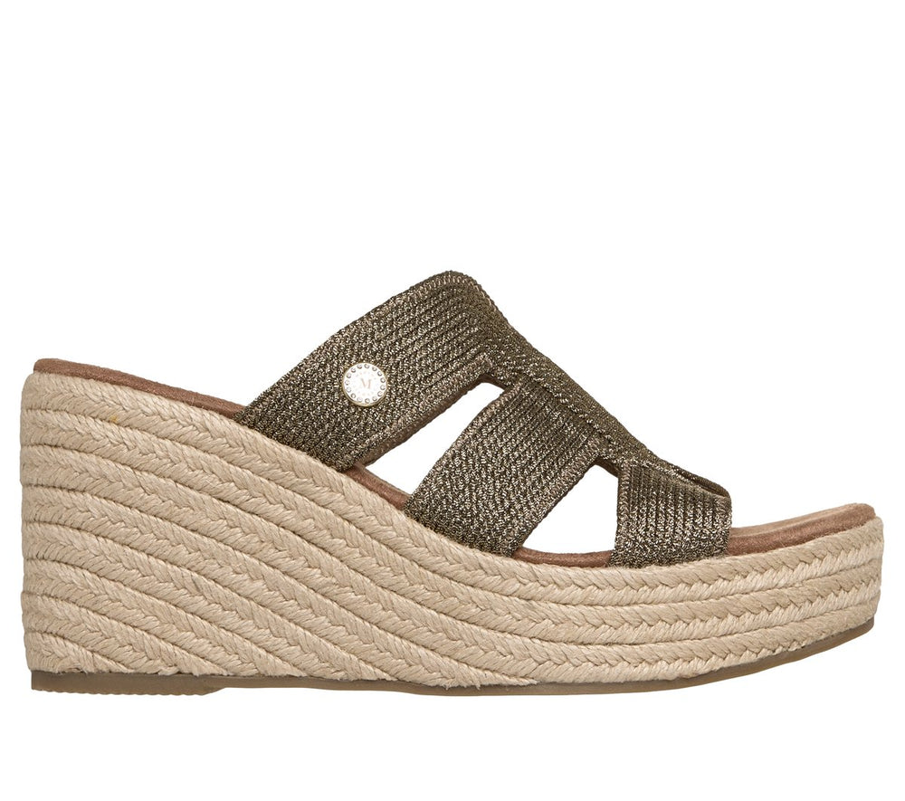Martha Stewart:Iris - Unstoppable | Skechers