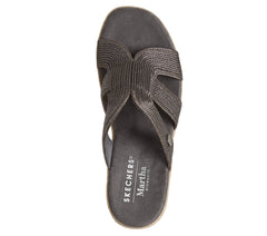 Martha Stewart:Iris - Unstoppable | Skechers