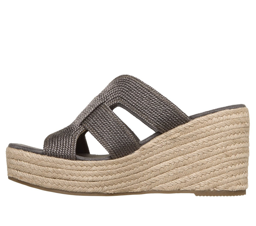 Martha Stewart:Iris - Unstoppable | Skechers